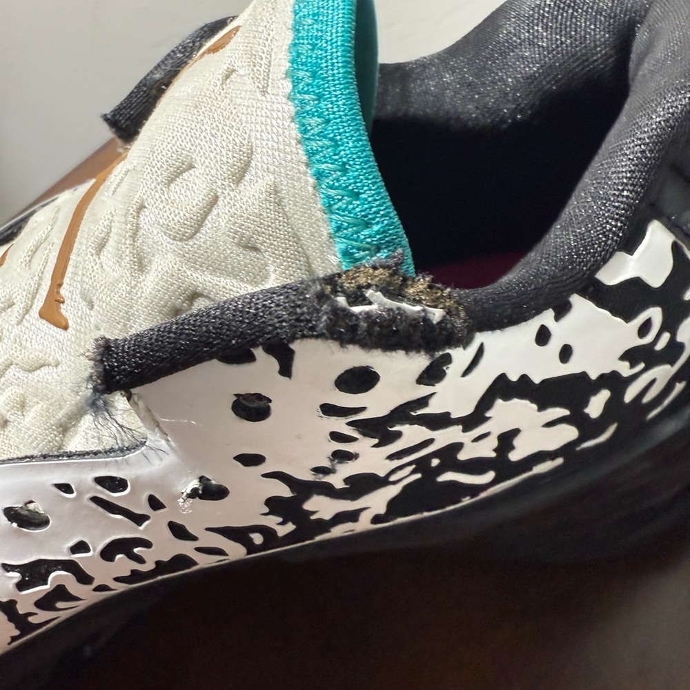 Nike Jordan Zion 3 Kids Sz 5.5 Basketball Sneakers black and white tennis shoes - Picture 9 of 11